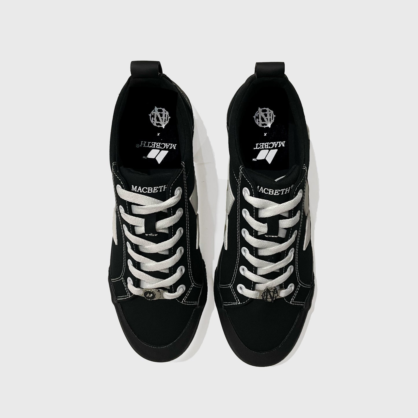 Eliot Macbeth X Eno